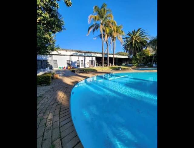 1,000,000M² LODGE FOR SALE IN RUSTENBURG CENTRAL